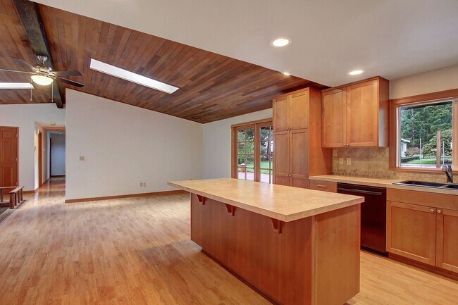 Building Photo - 4411 169th St SE