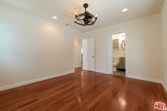 Building Photo - 22750 Clarendon St