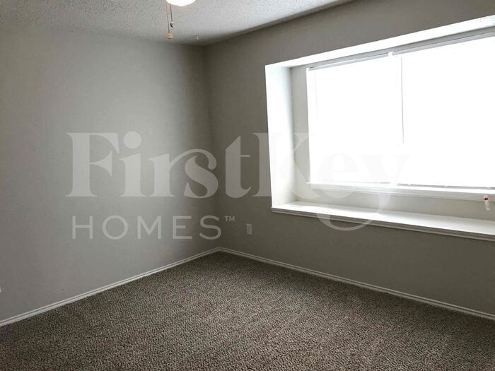 Building Photo - 5704 Creekhollow Dr