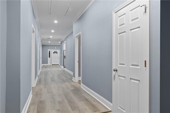 Building Photo - 325 Holderness St SW