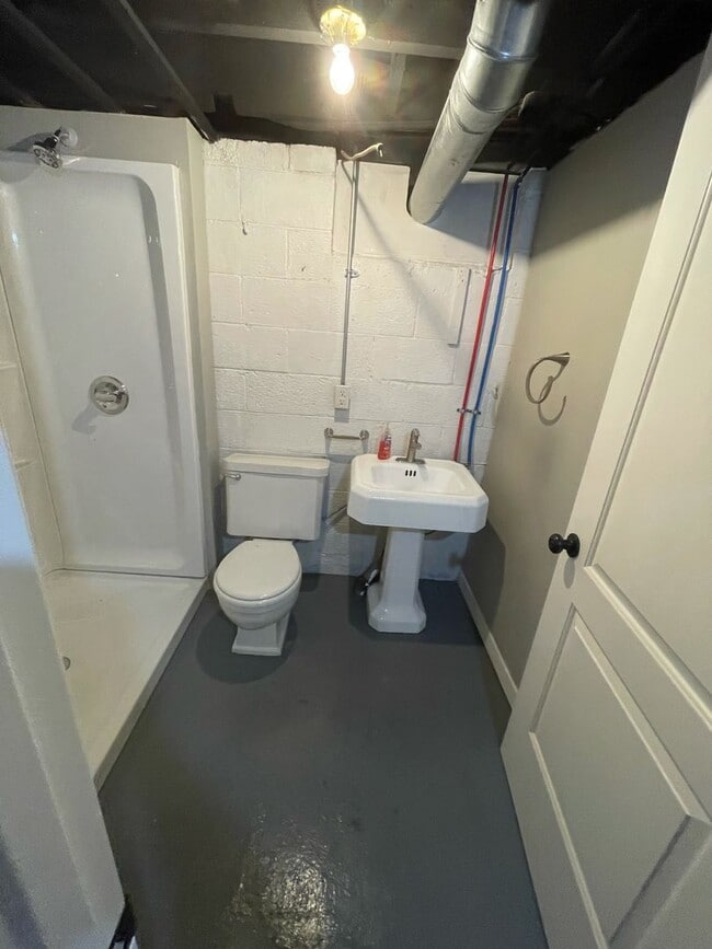 Building Photo - Newly Renovated 4-Bedroom Ranch with Basem...