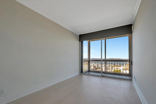 Building Photo - 2200 Sacramento St