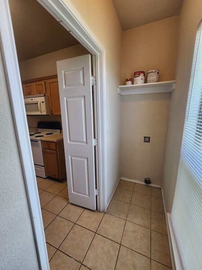 Building Photo - Charming 3 bedroom duplex in Weatherford