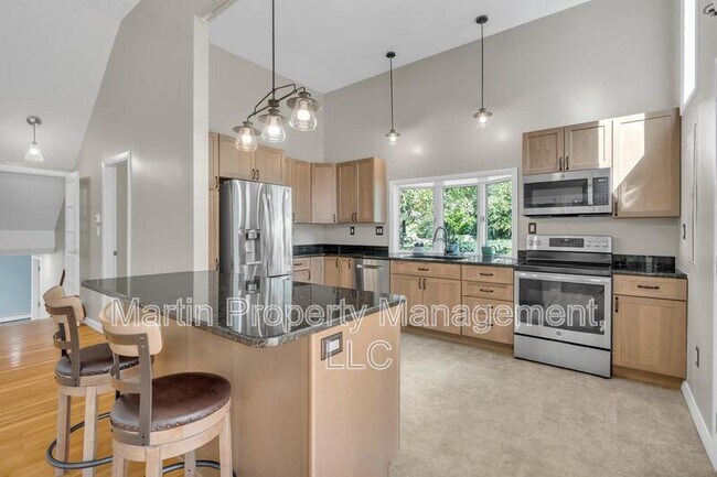 Building Photo - 606A Springs Rd
