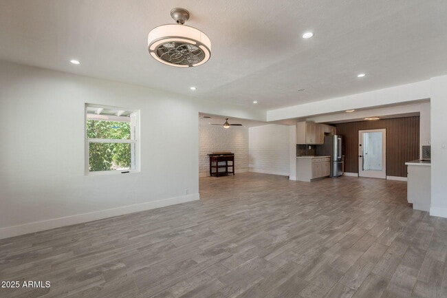 Building Photo - 1116 E Fern Dr N