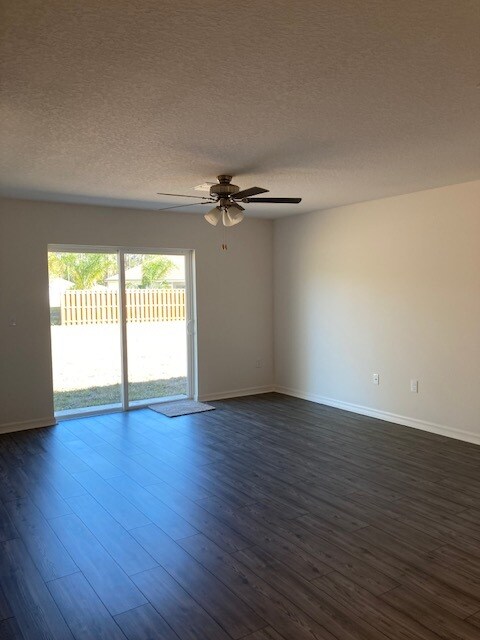 Building Photo - 11 Ripcord Ln
