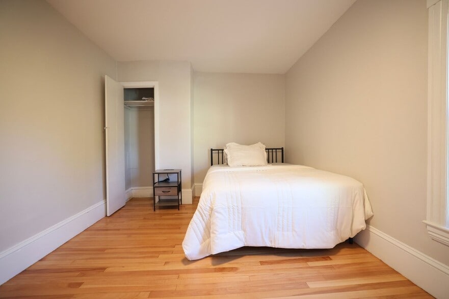 Building Photo - 16 Orange St