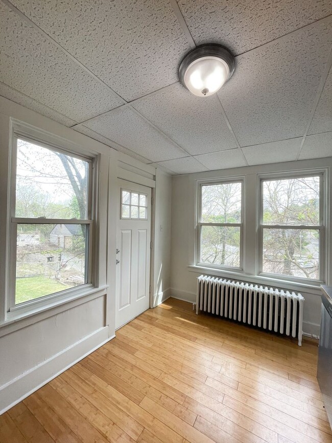 Building Photo - 406 Kingsboro St