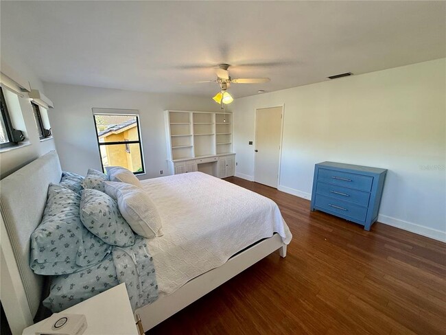 Building Photo - 3111 Bayou Sound