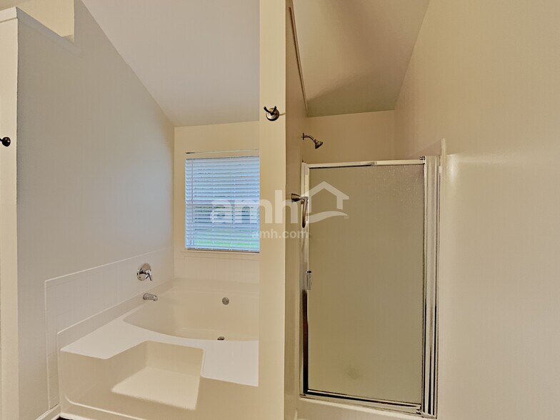 Building Photo - 412 Farmwood Way