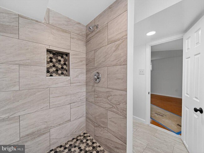 Building Photo - 10506 Lorain Ave