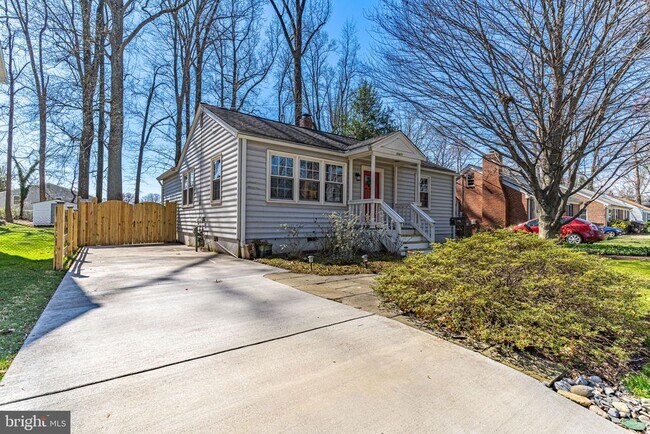 Building Photo - 10837 Warwick Ave