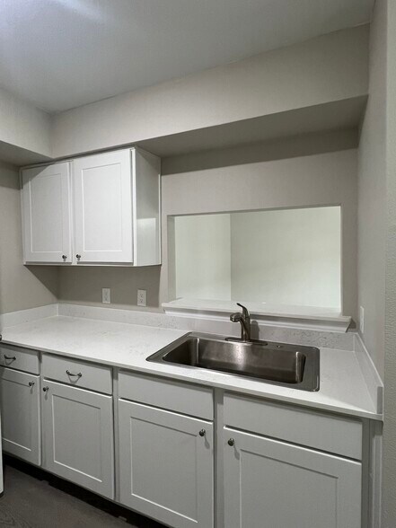 Building Photo - 3305 Red Bluff Rd