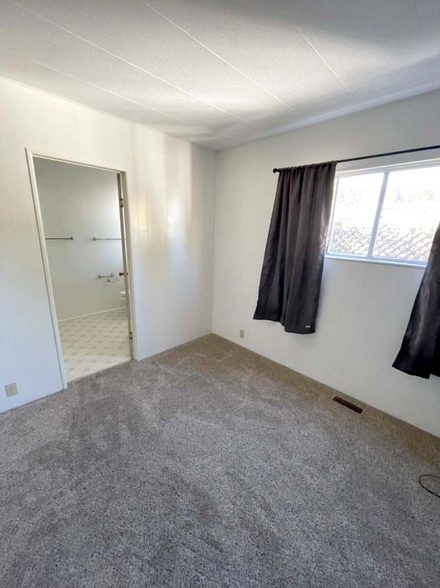 Building Photo - 444 Whispering Pines Dr