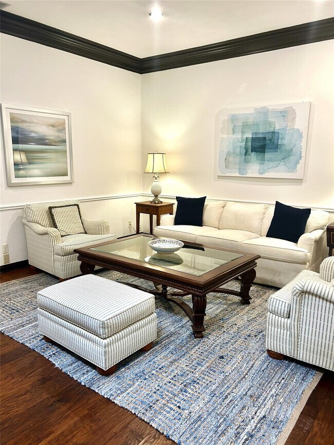 Building Photo - 1612 E Lake Dr