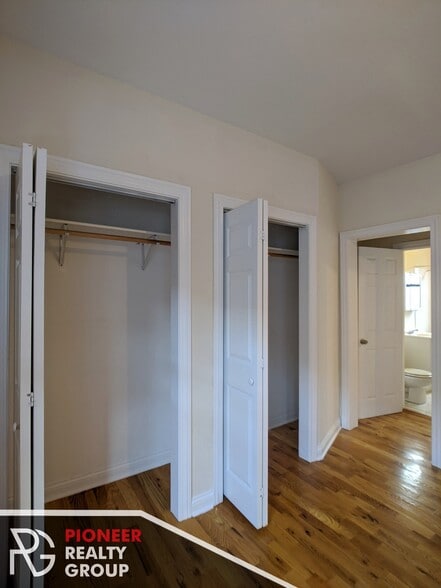 Building Photo - 3732 N Pine Grove Ave