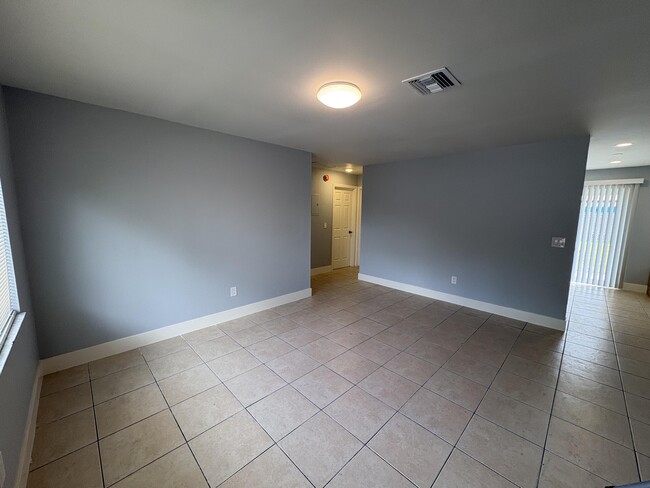 Building Photo - 4593 Coconut Rd