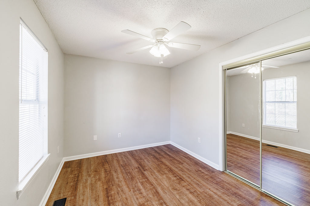 Building Photo - 138 welch Place, unit 4