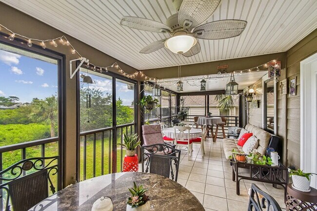 Building Photo - "Charming 3-Bed, 2-Bath Oasis at 1011a Sou...
