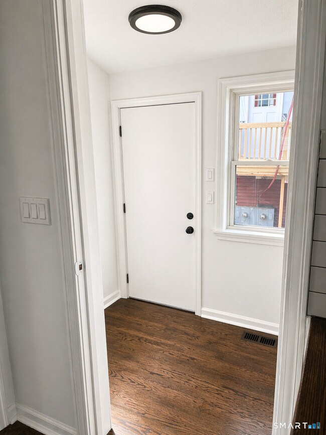 Building Photo - 52 Pearl St