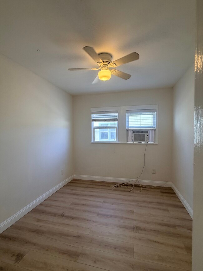 Building Photo - 1324 S Van Ness Ave