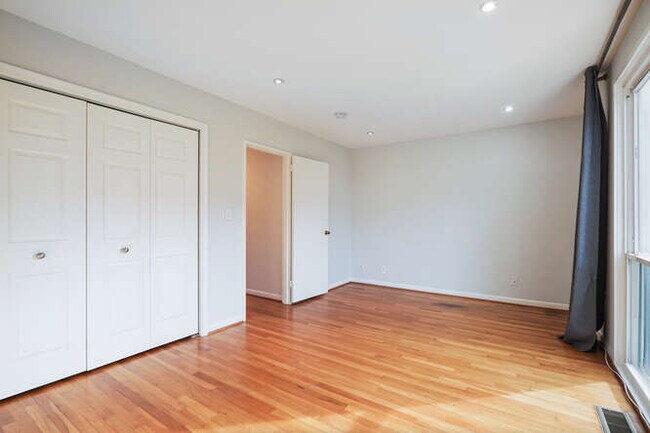 Building Photo - 242 G St SW