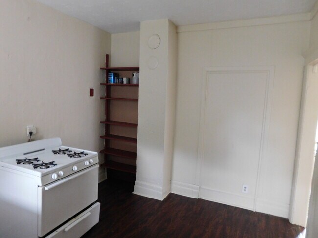 Building Photo - Newly Remodeled 1st Floor Apartment Near Downtown Mt Clemens