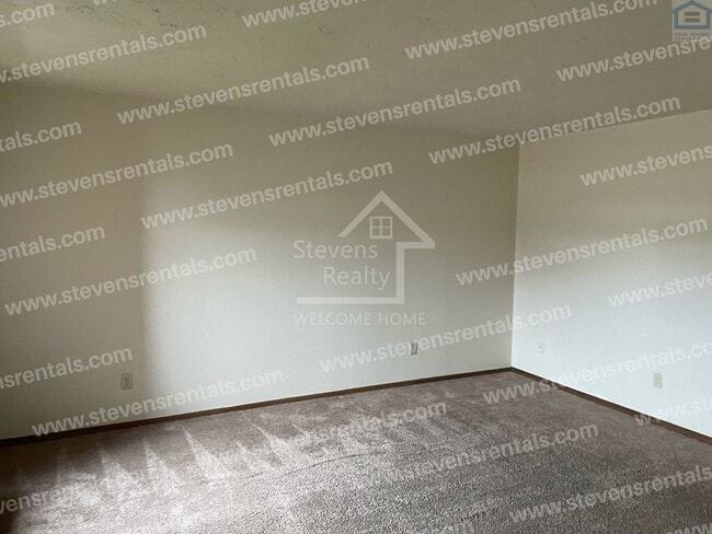 Building Photo - 1912 SW D Ave