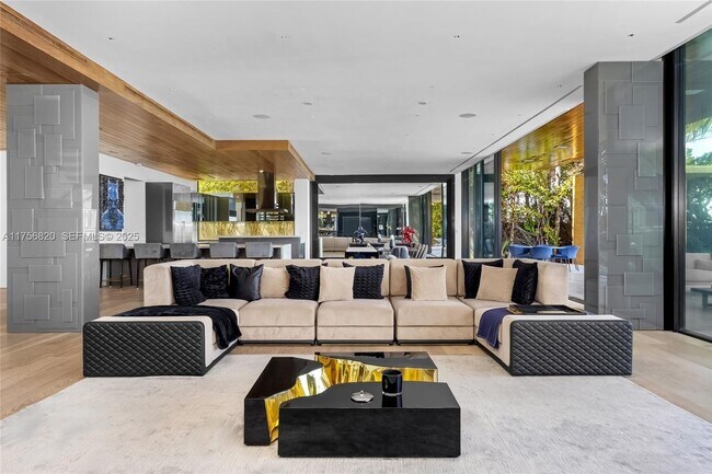 Building Photo - 825 E Dilido Dr