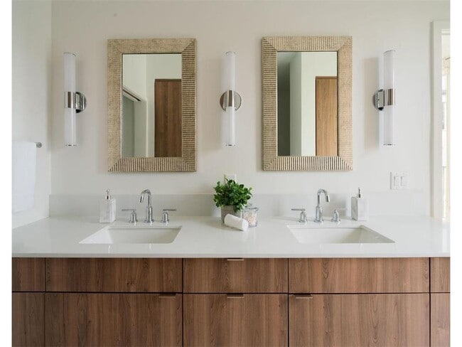 Building Photo - 100 West Dr