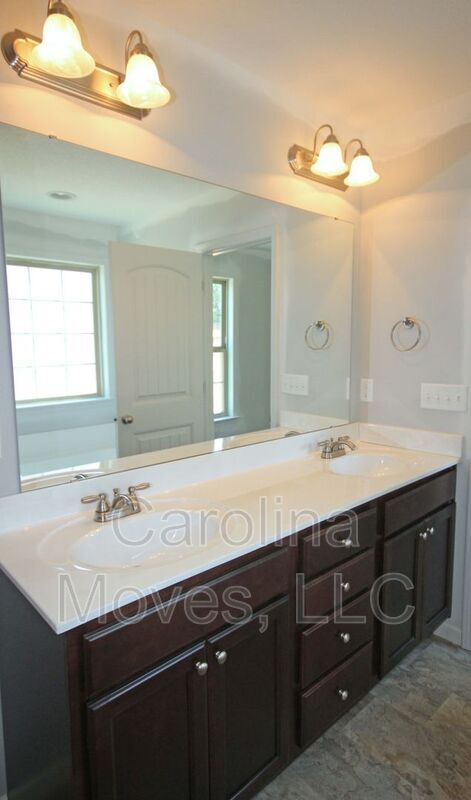 Building Photo - 423 Peaksview Dr