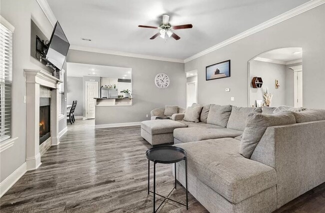 Building Photo - Available June 1st! 3-Bedroom, 2-Bathroom ...