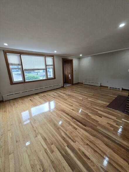 Primary Photo - 479 Central St