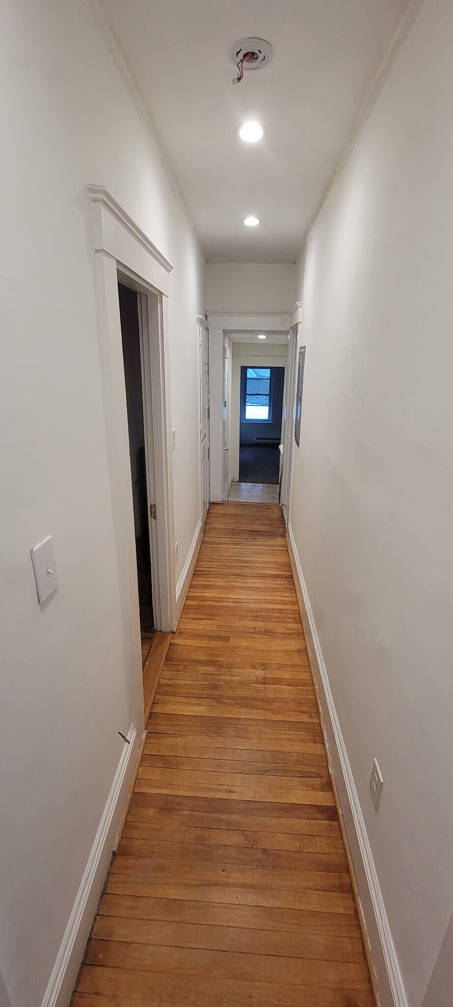 Building Photo - 28 Brook St