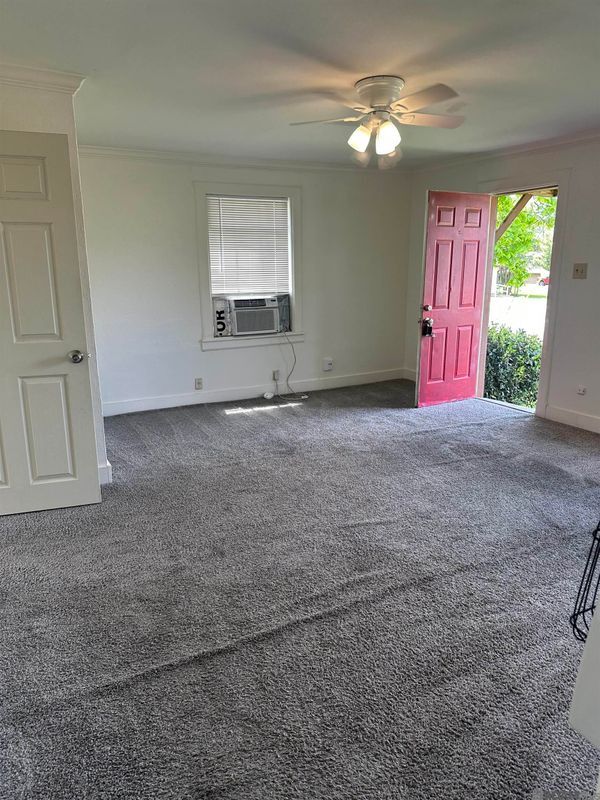 Building Photo - 110 Pine St