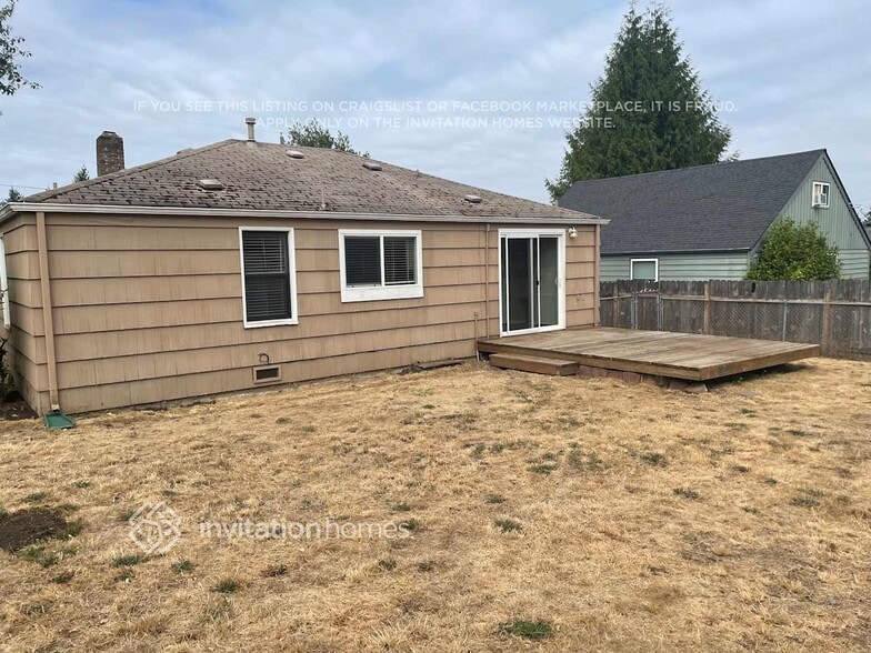 Building Photo - 2735 Locust Ave W