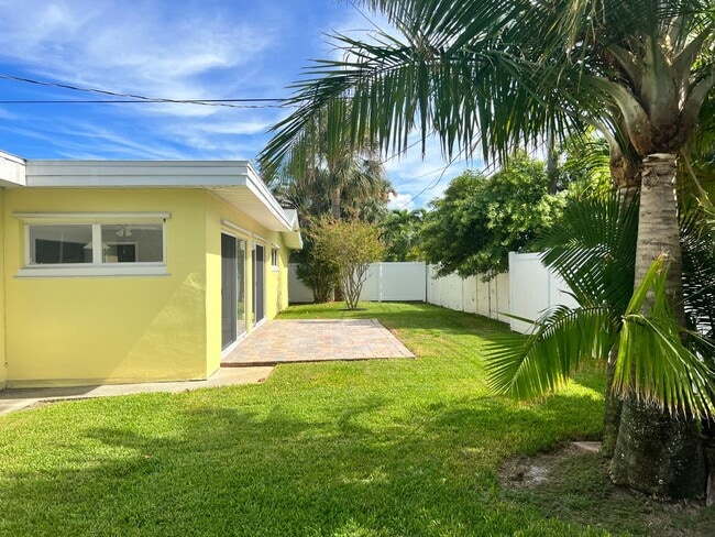 Building Photo - MAXIMO MOORINGS 3/2/2 HOME NEAR ST. PETE B...
