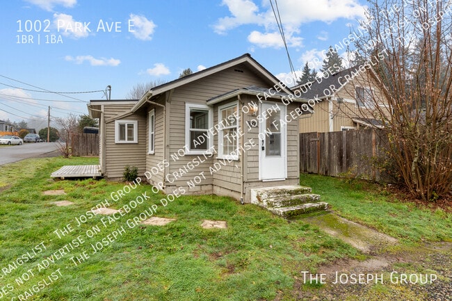 Primary Photo - 1002 Park Ave E