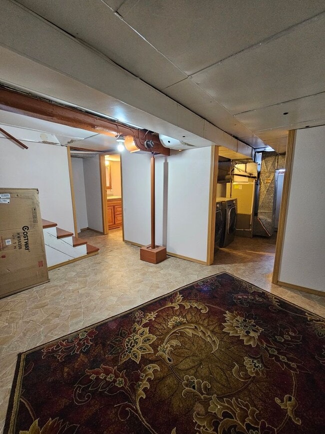 Building Photo - 4 BED | 2.5 BATH | SPACIOUS HOME | WEST