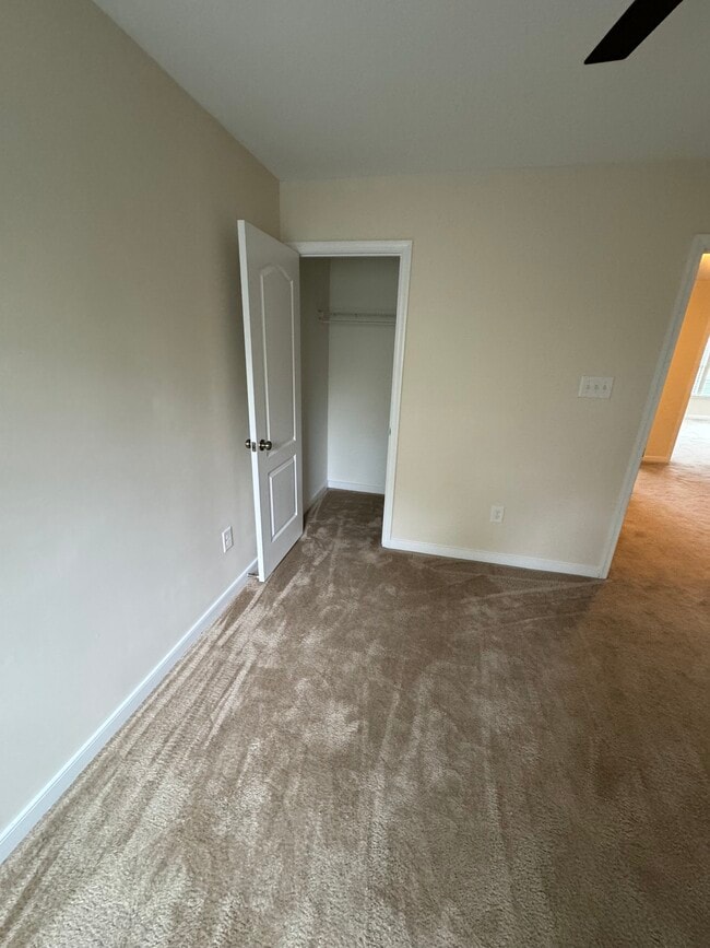 Building Photo - 6901 Swanhaven Dr