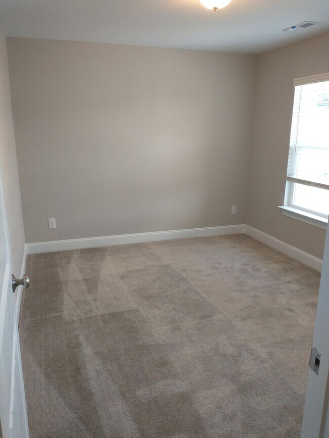 Building Photo - Coming Soon - Gorgeous Home with 4 bedroom, 2.5 bath and large loft area!