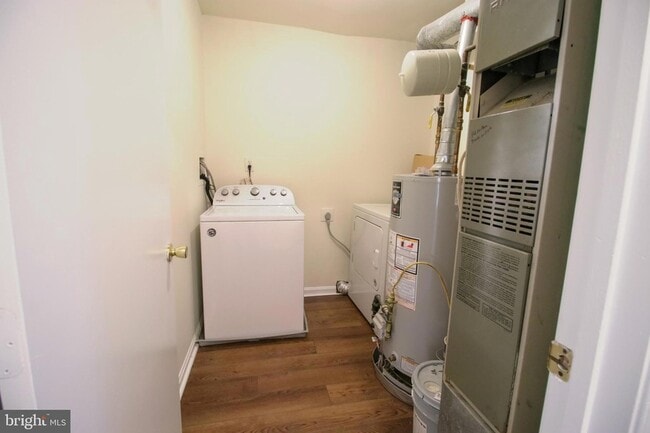 Building Photo - 102-107 Timberlake Terrace