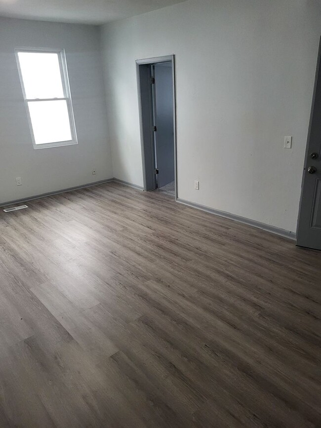 Building Photo - Colonial Place – Bottom Unit for Rent