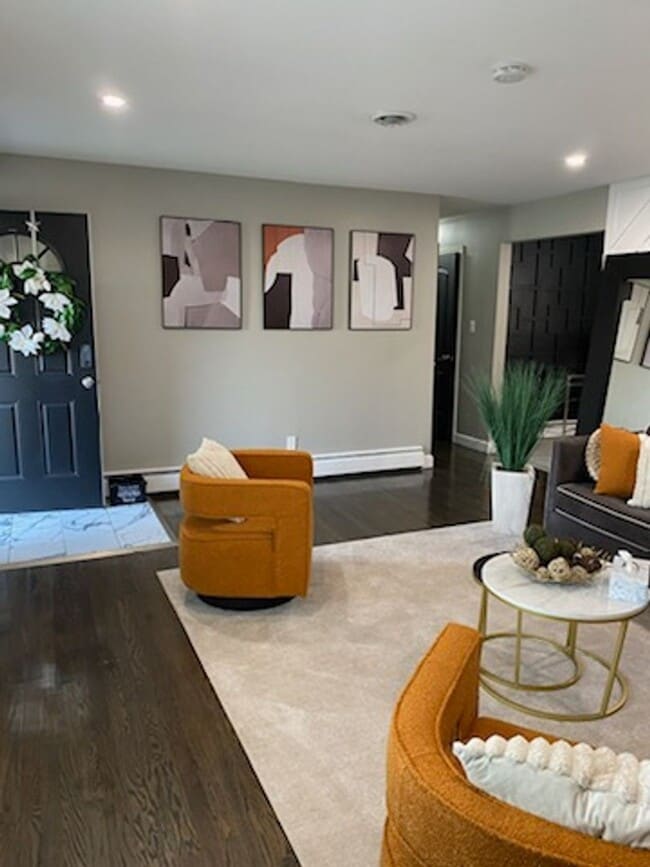 Building Photo - Beautifully Renovated, Modern 3 bedroom 2....