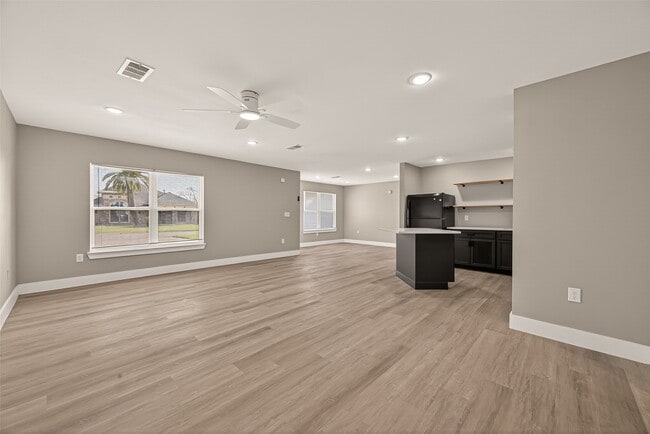 Building Photo - 3527 La Retama Dr