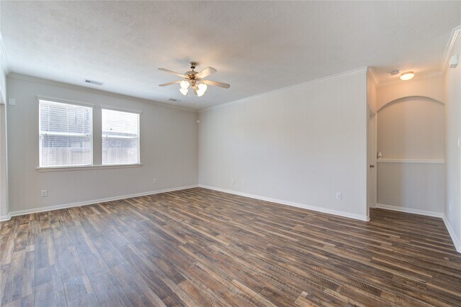 Building Photo - 24615 Lakecrest Bend Dr