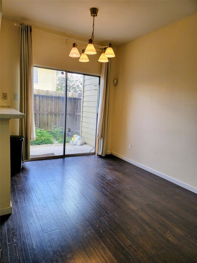 Building Photo - 1515 Sandy Springs Rd