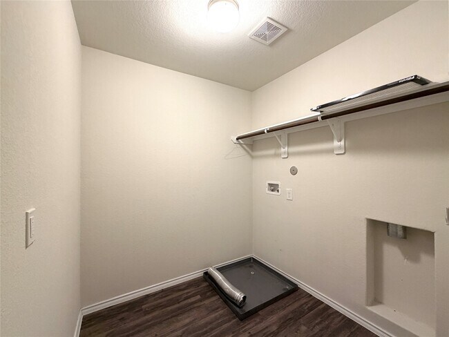 Building Photo - 6819 Dove Stone Dr