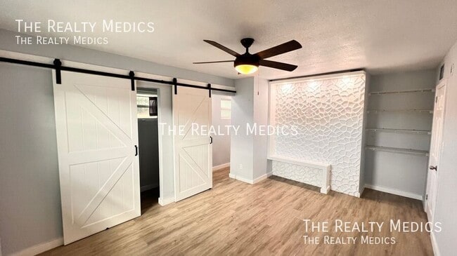 Building Photo - 6216 Lake Underhill Rd