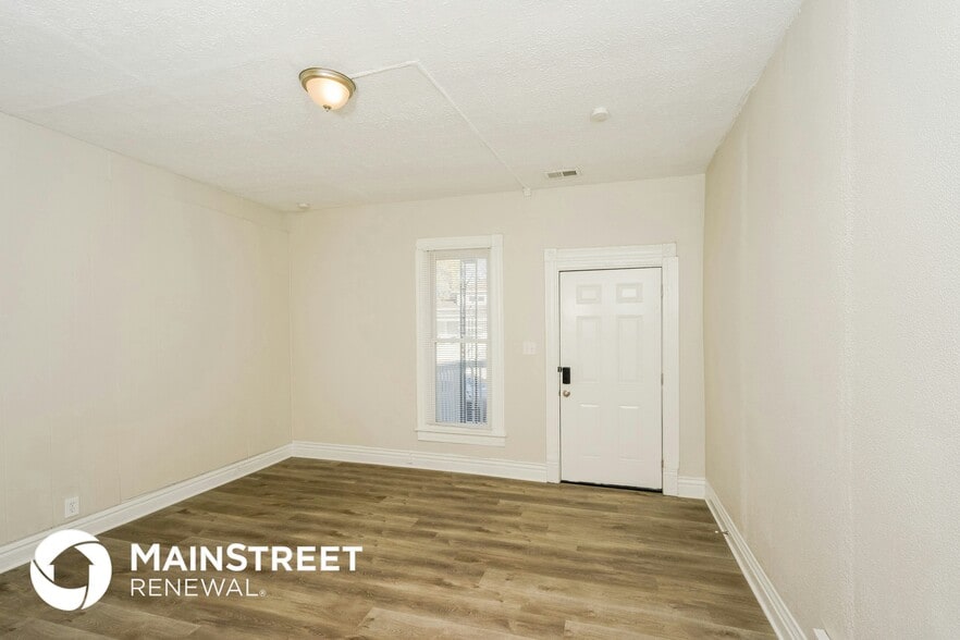 Building Photo - 664 S 27th St